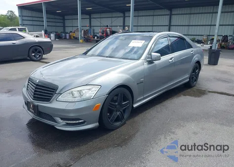2012 Mercedes-Benz S 550 4Matic z USA, uszkodzony, nr VIN WDDNG9EB4CA449167